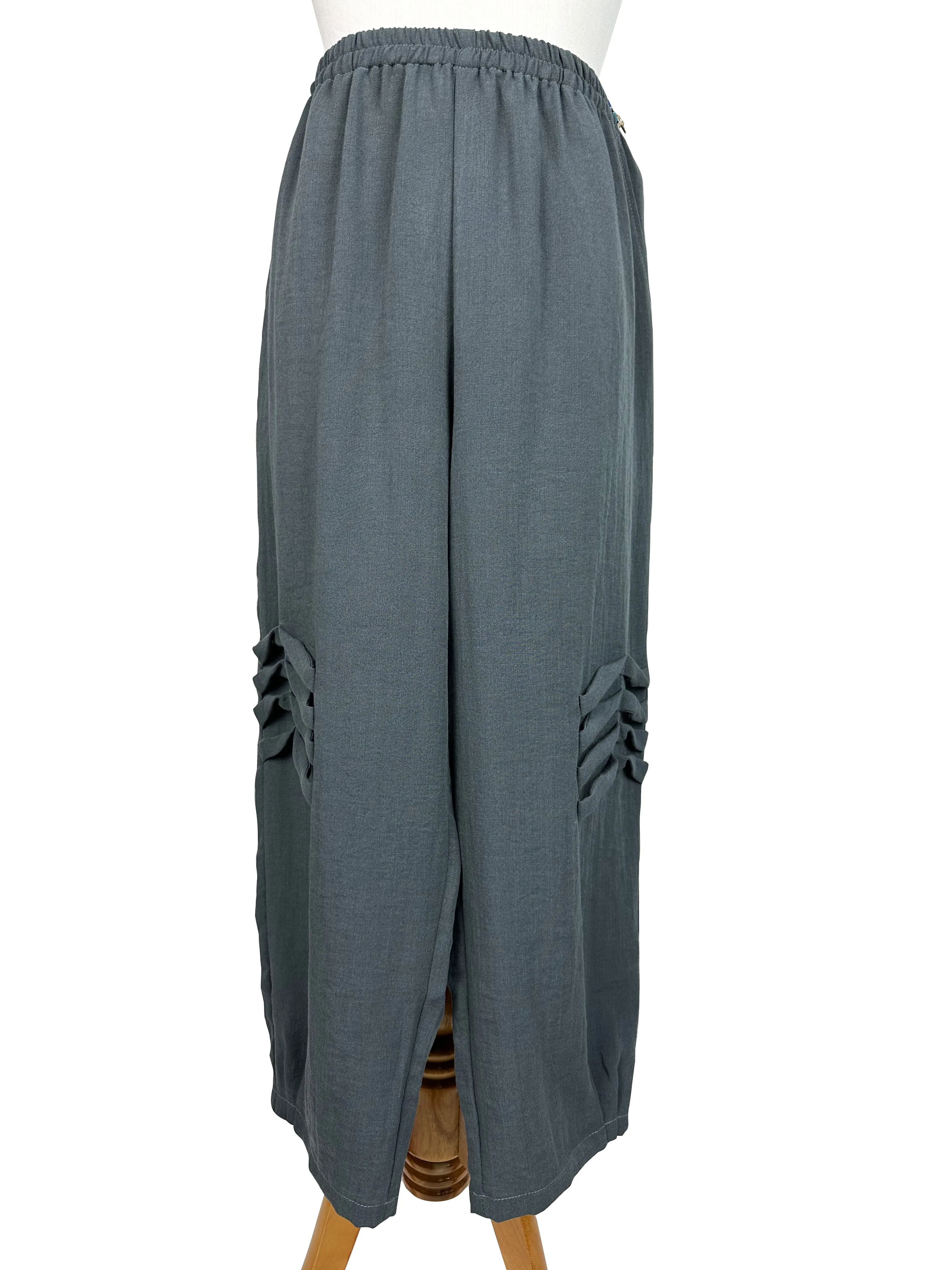 AAPT25 - Crop Linen Pants with Twisted Pleats