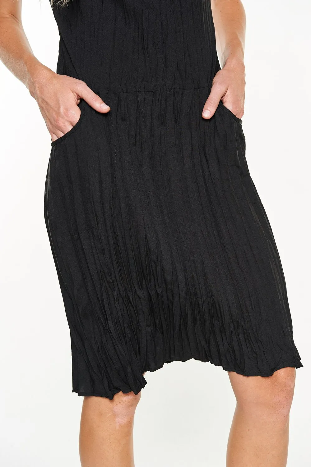 Twisted Finn Halter Dress | Black