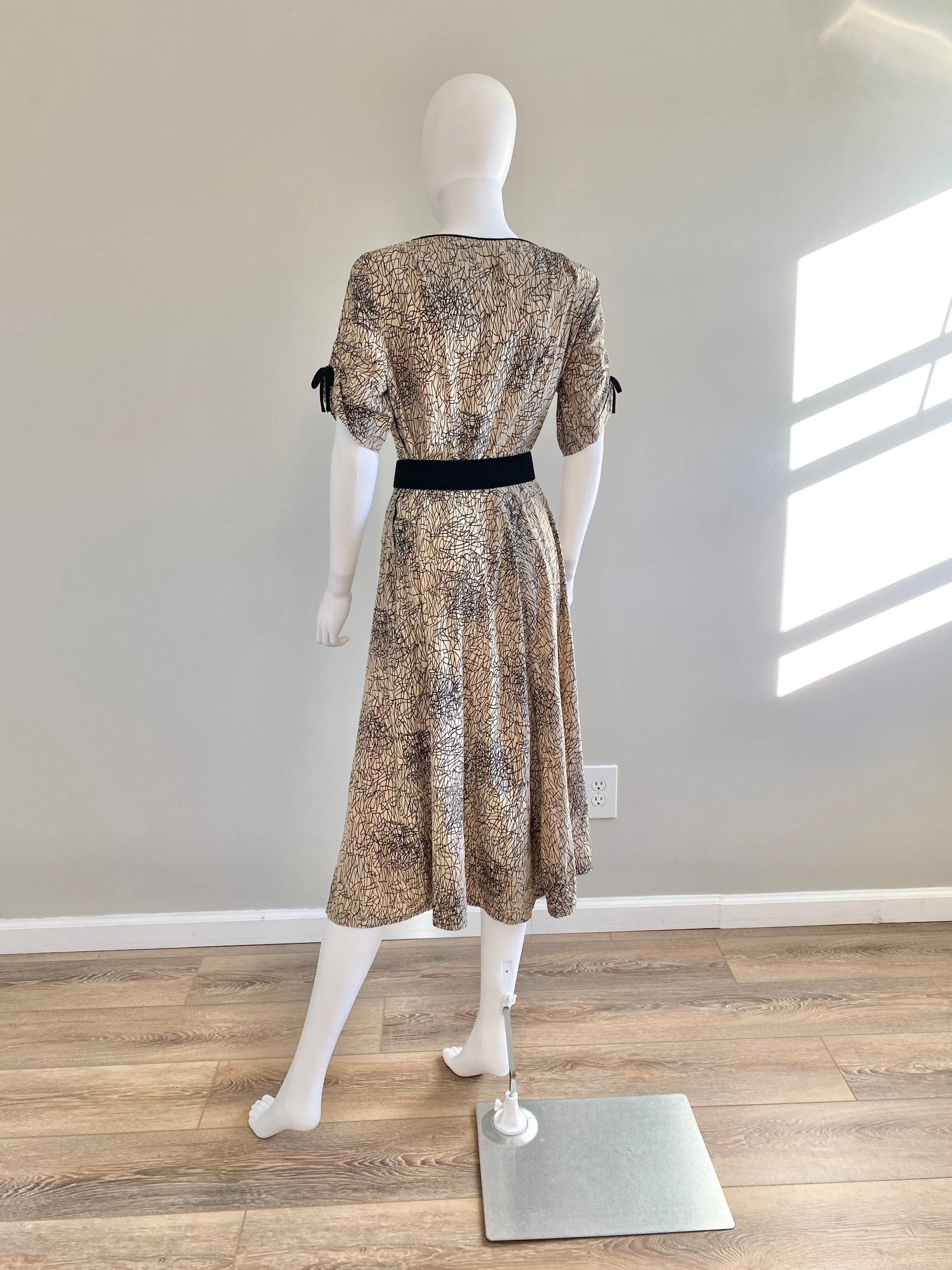 Vintage 1950s Champagne Abstract Print Dress / 50s party dress / 1950s holiday dress / Size M